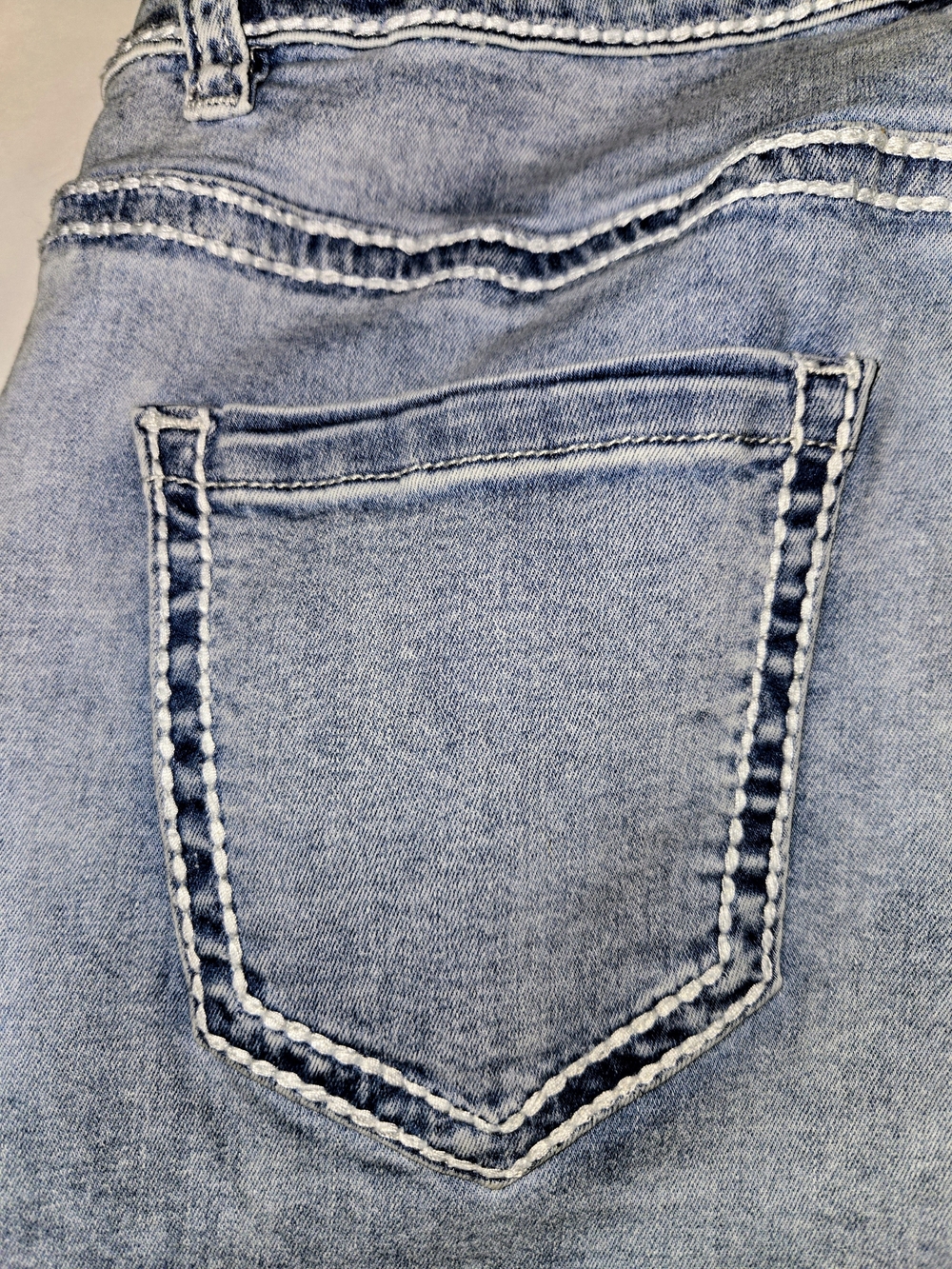Ethyl Blue Denim Cropped Jeans Medium Wash Stretch Comfort Mid Rise Crop 4. - Picture 2 of 13